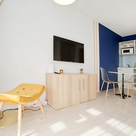 Grand Avec Climatisation, Balcon Proche Gare Centre アパート