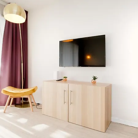 Grand Avec Climatisation, Balcon Proche Gare Centre * ルルド