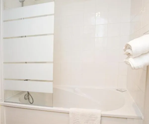 Grand Avec Climatisation, Balcon Proche Gare Centre Лурд