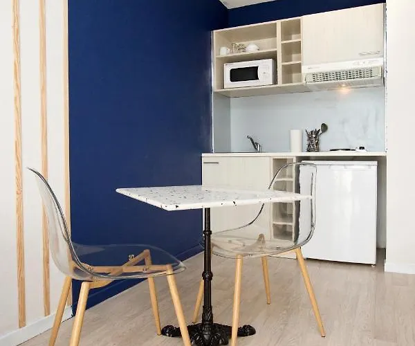 Grand Avec Climatisation, Balcon Proche Gare Centre Лурд