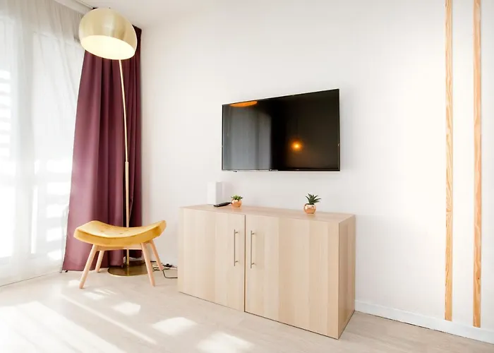 Grand Avec Climatisation, Balcon Proche Gare Centre * Lourdes